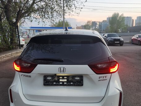 2023 Honda Fit Crosstar IV Рестайлинг, белый, 1300000 рублей, вид 3