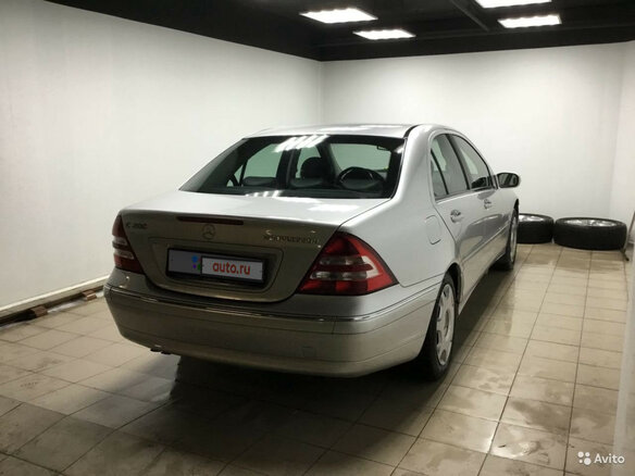 2005 Mercedes-Benz C-Класс 200 II (W203) Рестайлинг, серебристый - вид 2