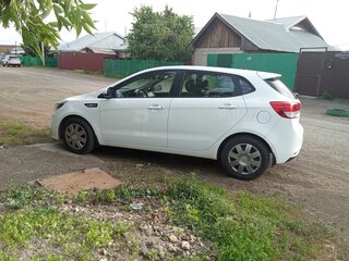 2015 Kia Rio III Рестайлинг, белый, 1180000 рублей, вид 5