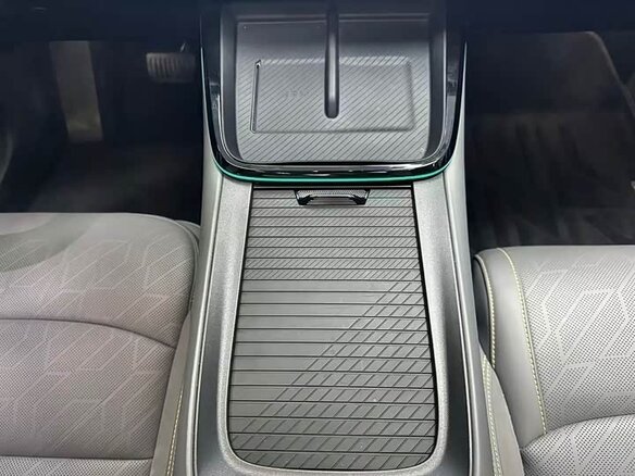 2024 Lynk & Co 08 21.2 kWh I, чёрный - вид 7