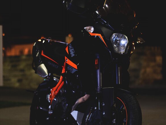 2013 KTM 990 SM, чёрный, 700000 рублей - вид 3