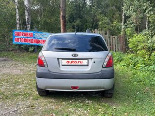 2009 Kia Rio II, серебристый, 305000 рублей, вид 4