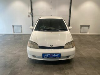 2001 Toyota Platz, белый, 346000 рублей, вид 2