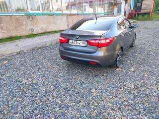 2013 Kia Rio 5-speed III, серый, 850000 рублей, вид 4