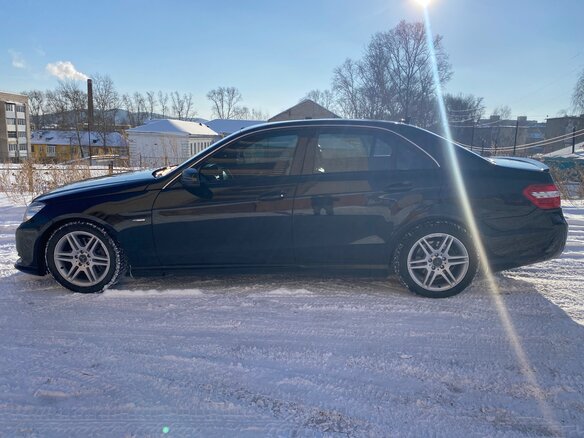 2011 Mercedes-Benz E-Класс 200 7G-Tronic IV (W212, S212, C207), чёрный, 1780000 рублей - вид 2