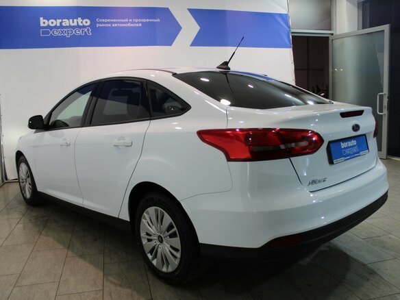 2018 Ford Focus III Рестайлинг, белый - вид 4