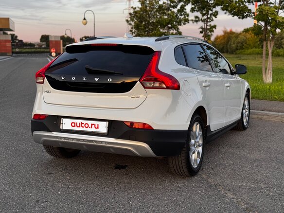 2016 Volvo V40 Cross Country I Рестайлинг, белый, 1800000 рублей - вид 12