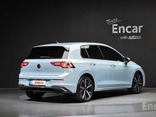2023 Volkswagen Golf VIII, голубой, 2800000 рублей, вид 3