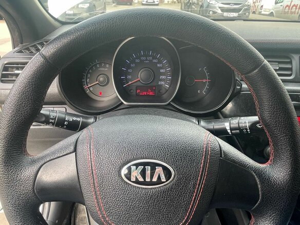 2014 Kia Rio 4-speed III, белый, 550000 рублей - вид 4