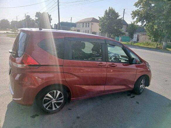 2019 Honda Freed II Рестайлинг, красный, 1800000 рублей - вид 10