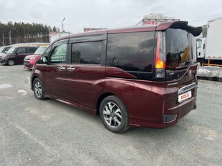 2015 Honda Stepwgn V, красный, 2250000 рублей, вид 5