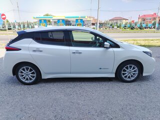 2017 Nissan Leaf II (ZE1), белый, 1850000 рублей, вид 4