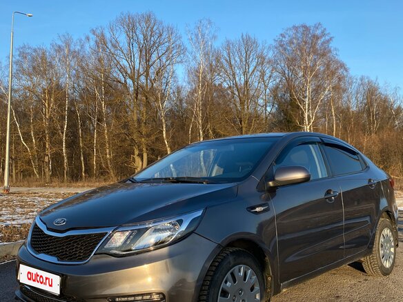 2015 Kia Rio III Рестайлинг, серый, 700000 рублей - вид 2