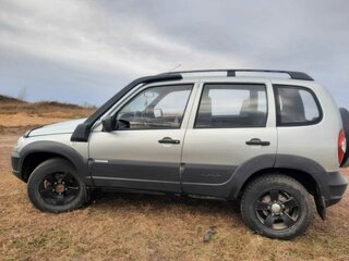 2014 Chevrolet Niva I Рестайлинг, серый, 650000 рублей, вид 2