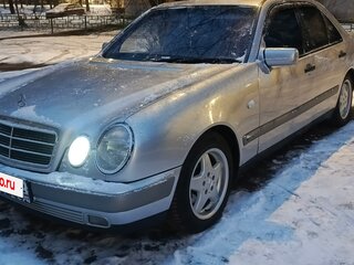 1998 Mercedes-Benz E-Класс 200 II (W210, S210), серебристый, 500000 рублей, вид 4