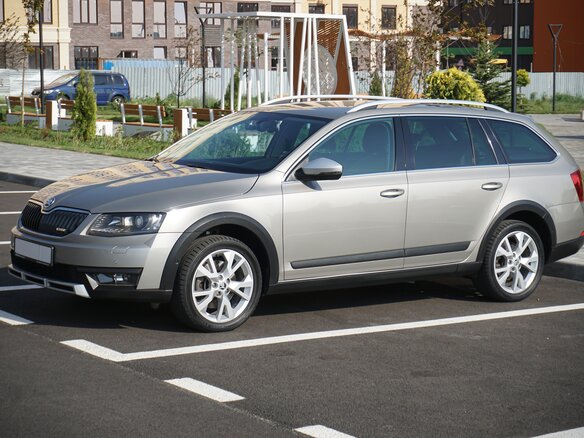 2014 Skoda Octavia Scout III (A7), бежевый, 1930000 рублей - вид 4
