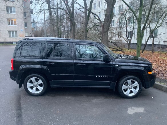 2013 Jeep Liberty (Patriot), чёрный, 1500000 рублей - вид 2
