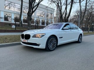2010 BMW 7 серии Long 750Li xDrive V (F01/F02/F04), белый, 1505000 рублей, вид 1