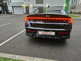2021 Kia K5 III, чёрный, 2900000 рублей, вид 3