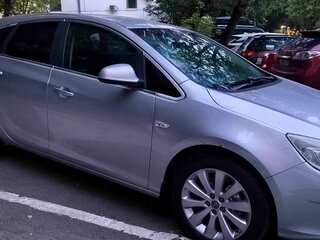 2011 Opel Astra J, серебристый, 650000 рублей, вид 3