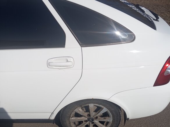 2011 Lada (ВАЗ) Priora I, белый, 400000 рублей - вид 4