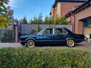1981 BMW 5 серии 520i I (E12) Рестайлинг, зелёный, 1750000 рублей, вид 1
