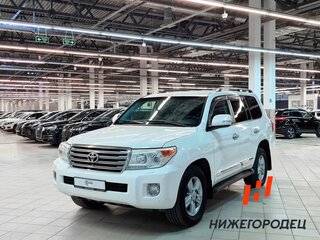 2012 Toyota Land Cruiser 200 Series Рестайлинг 1, белый, 2898000 рублей, вид 1