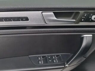 2016 Volkswagen Touareg II Рестайлинг, серый, 3000000 рублей, вид 4