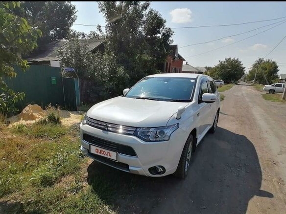 2014 Mitsubishi Outlander PHEV III, белый, 1900000 рублей - вид 14