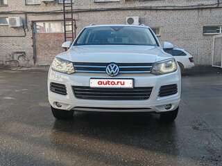 2014 Volkswagen Touareg II, белый, 2370000 рублей, вид 2