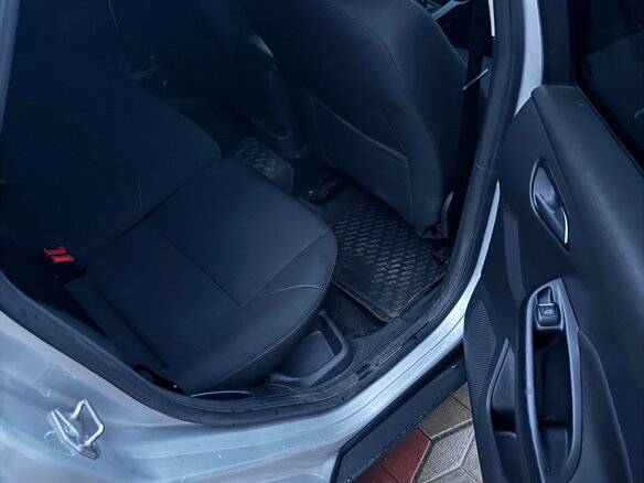 2016 Ford Focus III Рестайлинг, серебристый, 1150000 рублей - вид 17