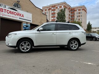 2013 Mitsubishi Outlander III, белый, 1450000 рублей, вид 4
