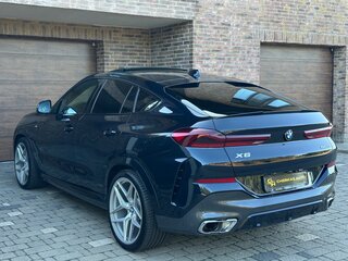 2021 BMW X6 40i III (G06), чёрный, 5780000 рублей, вид 4