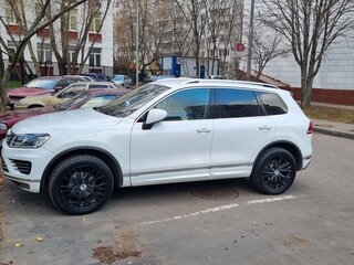 2017 Volkswagen Touareg II Рестайлинг, белый, 3150000 рублей, вид 2