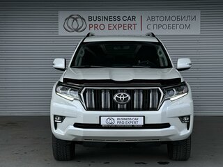 2020 Toyota Land Cruiser Prado 150 Series Рестайлинг 3, белый, 7745000 рублей, вид 2