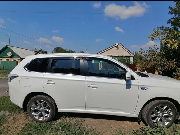 2014 Mitsubishi Outlander PHEV III, белый, 1900000 рублей - вид 20
