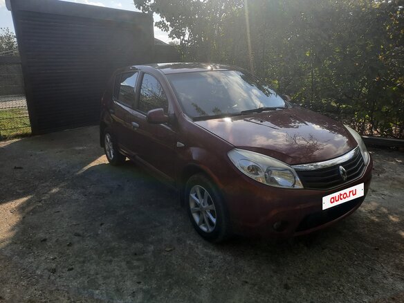 2011 Renault Sandero I, красный, 370000 рублей - вид 2