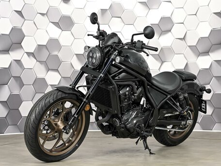 2024 Honda CMX 1100 Rebel, чёрный, 999000 рублей, вид 2