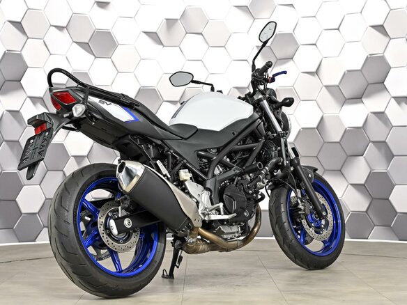 2016 Suzuki SV 650, белый, 645000 рублей - вид 6