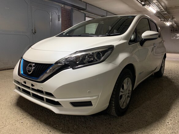 2020 Nissan Note e-Power II Рестайлинг, белый, 1380000 рублей - вид 2