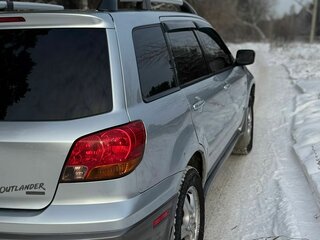 2004 Mitsubishi Outlander I, серебристый, 825000 рублей, вид 4