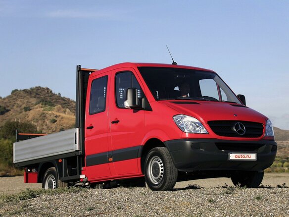 2009 Mercedes-Benz Sprinter, красный, 5000000 рублей - вид 2