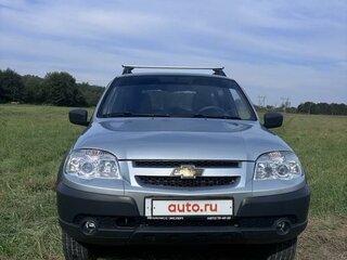 2015 Chevrolet Niva I Рестайлинг, серебристый, 650000 рублей, вид 2
