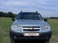 2015 Chevrolet Niva I Рестайлинг, серебристый, 650000 рублей - вид 1
