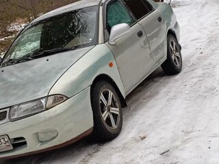 1995 Mitsubishi Carisma I, серебристый, 180000 рублей, вид 2