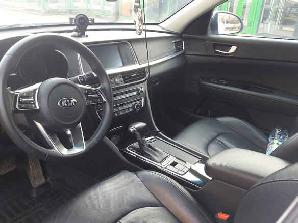 2019 Kia Optima IV Рестайлинг, белый, 2000000 рублей - вид 4