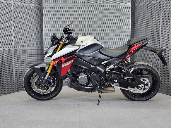 2025 Suzuki GSX-S 1000, серебристый, 1299000 рублей - вид 4