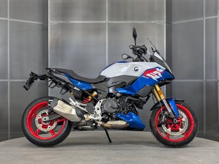 2025 BMW F 900 XR, белый, 1339000 рублей, вид 1
