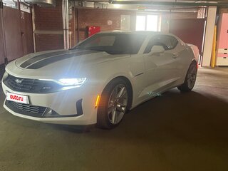 2019 Chevrolet Camaro 8-speed VI Рестайлинг, белый, 3050000 рублей, вид 1