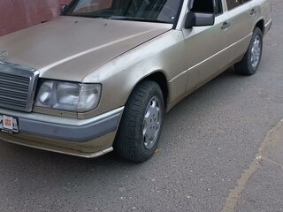 1989 Mercedes-Benz W124 260, золотистый, 245000 рублей, вид 1